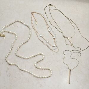 Elegant Pearl and Gold Necklace Set